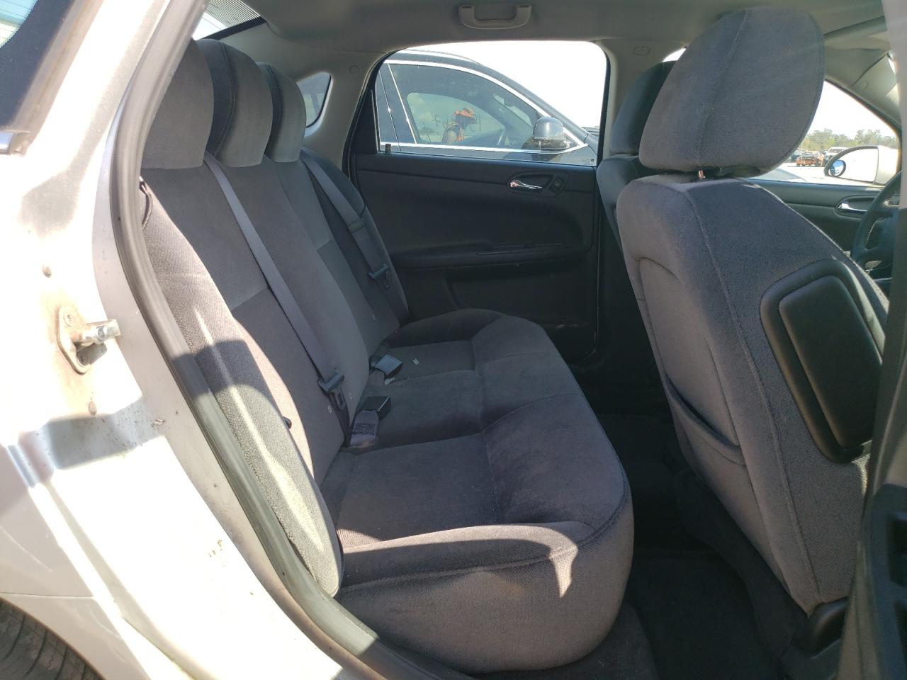 2011 Chevrolet Impala - Image 10