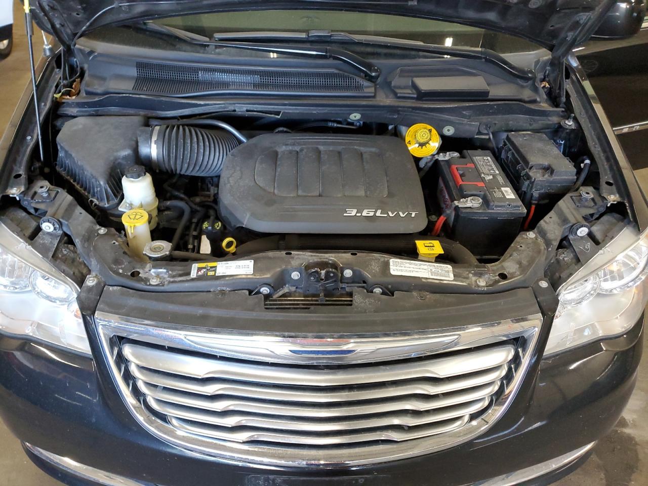 2015 Chrysler Town & Country - Image 12