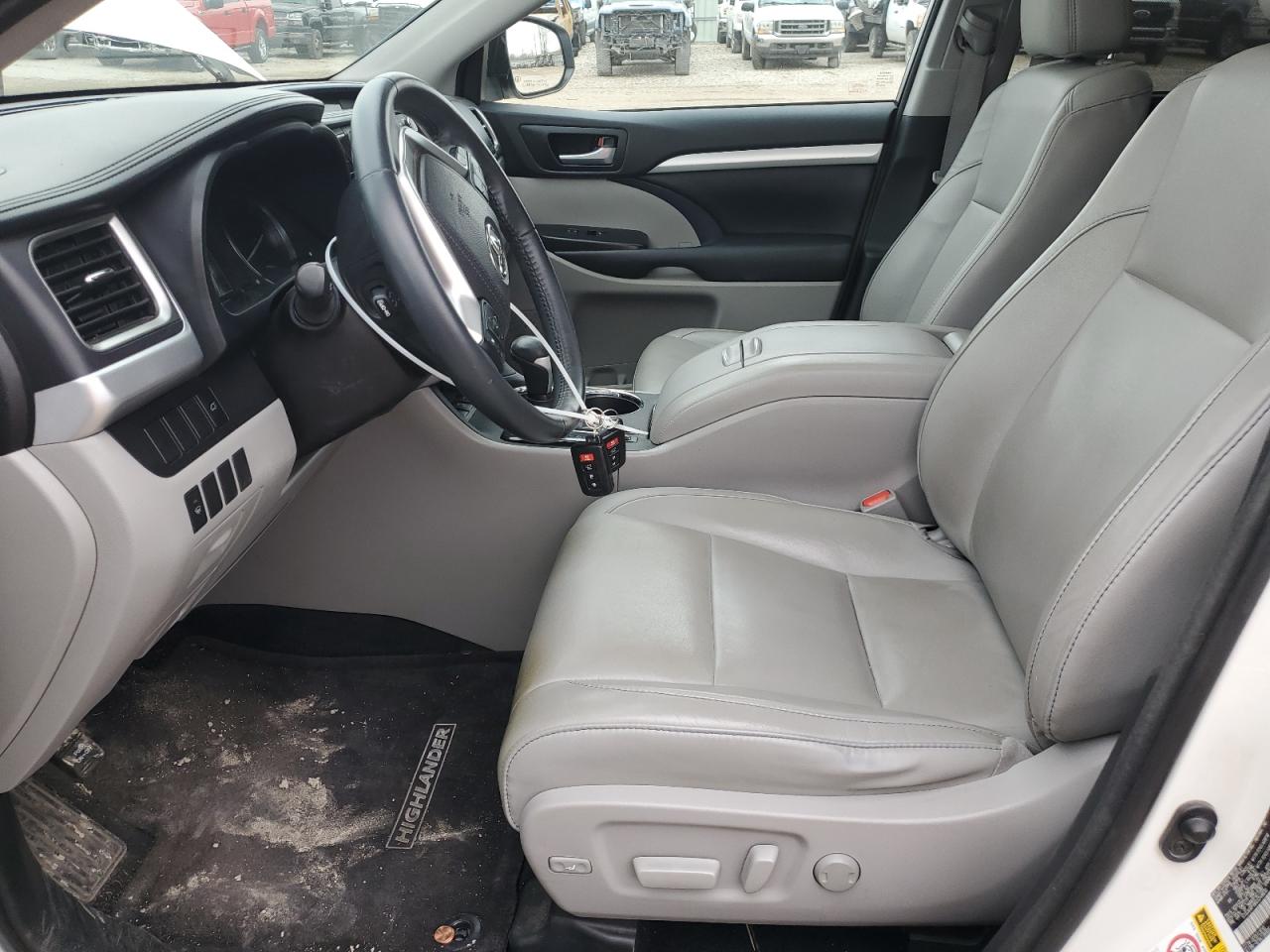 2016 Toyota Highlander - Image 7