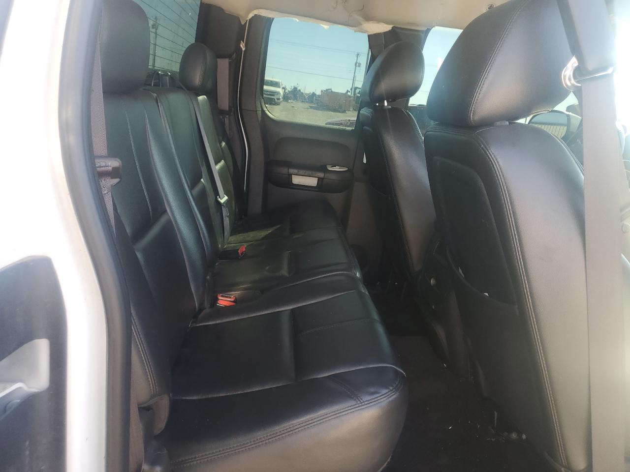 2011 Chevrolet Silverado - Image 10