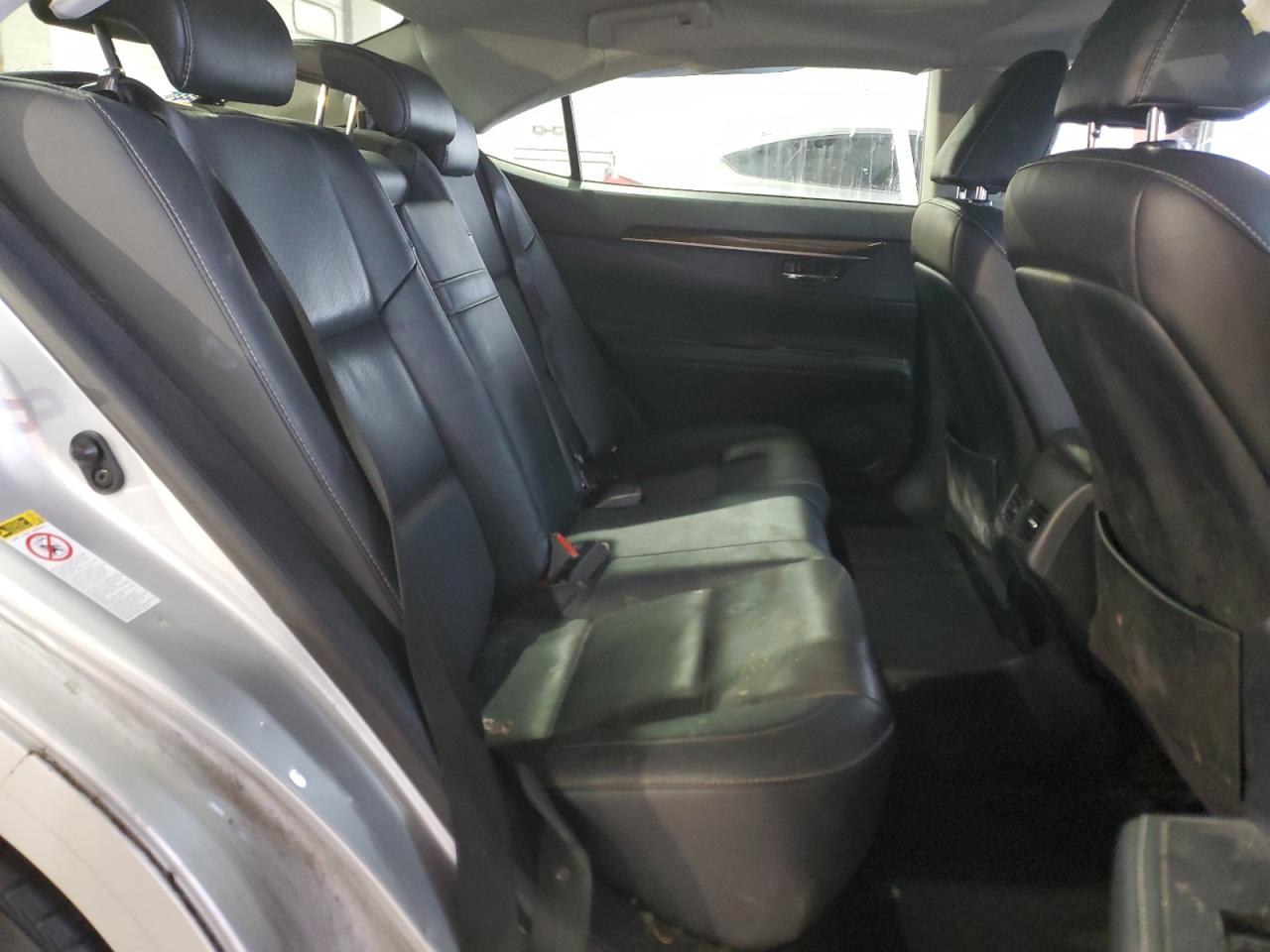 2014 Lexus ES - Image 10