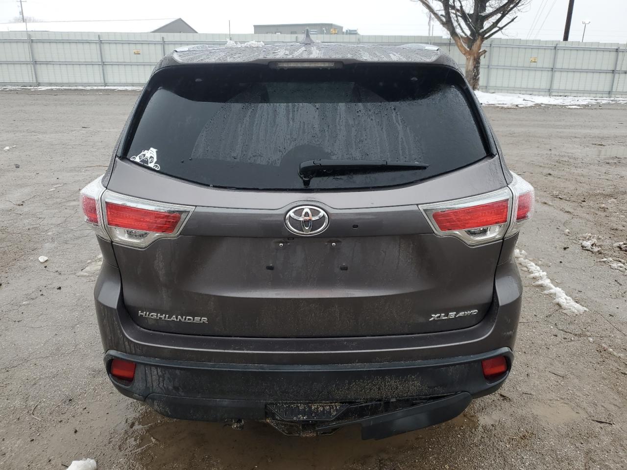 2015 Toyota Highlander - Image 6