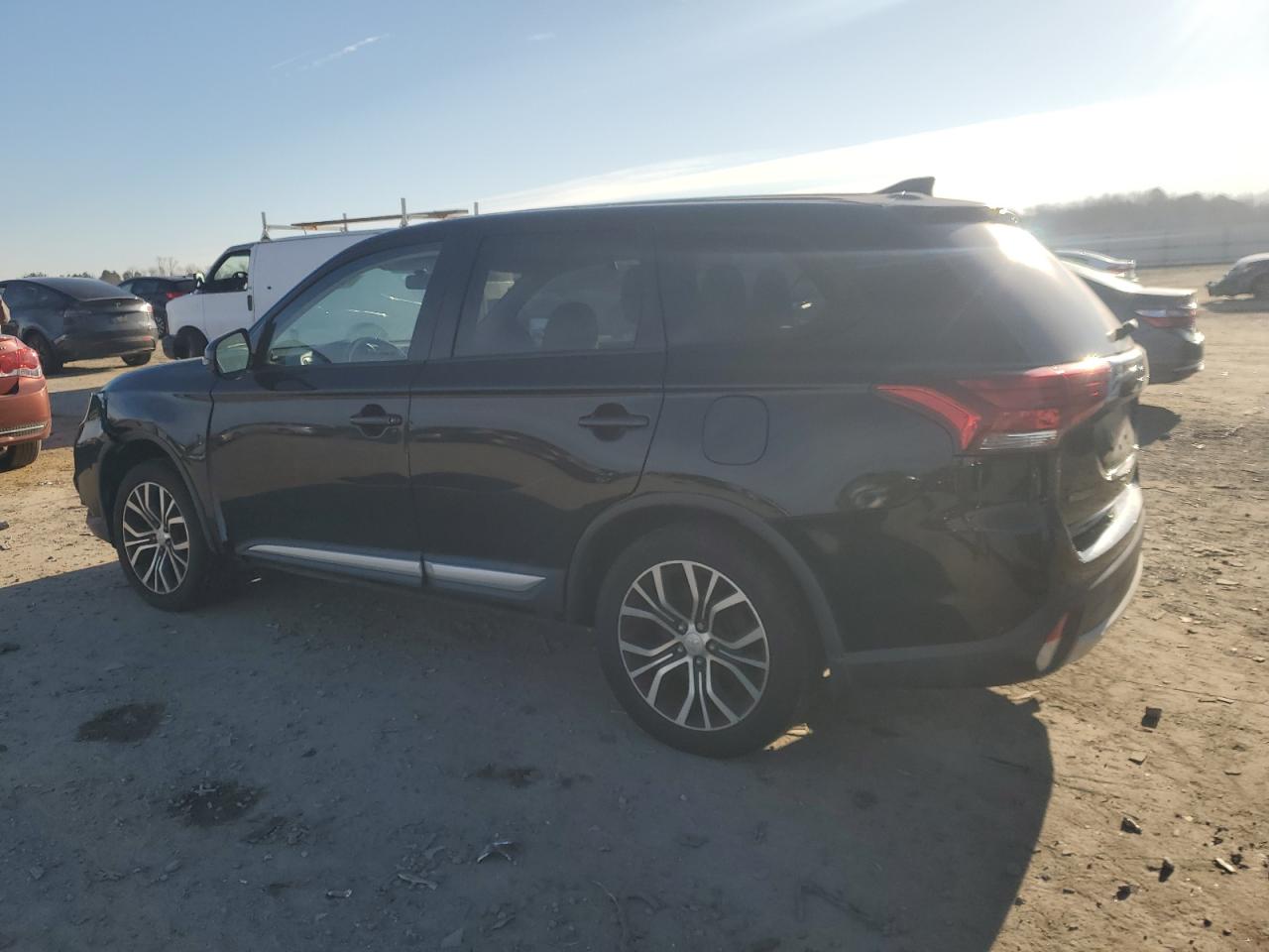 2018 Mitsubishi Outlander - Image 2