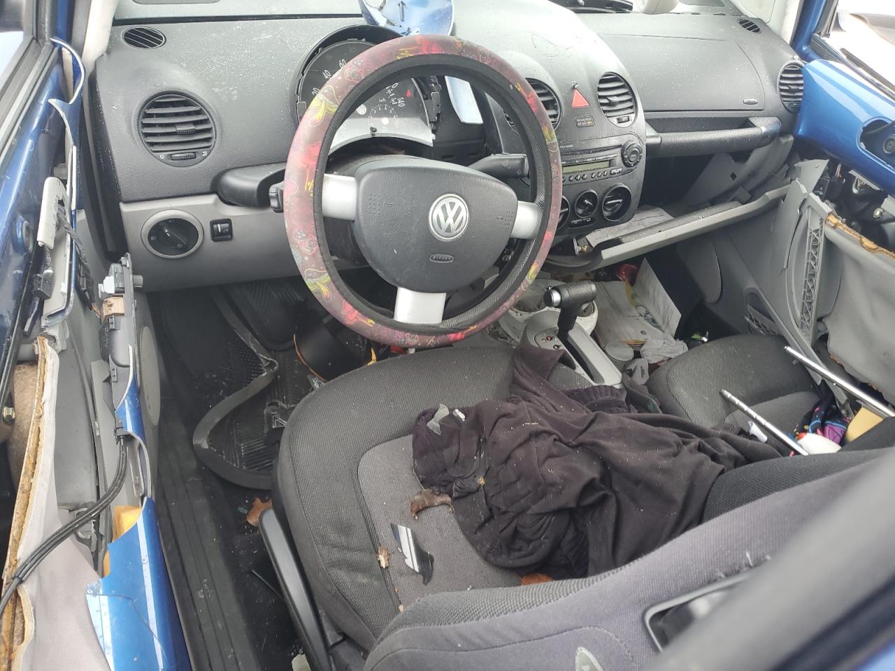 2004 Volkswagen Beetle - Image 8