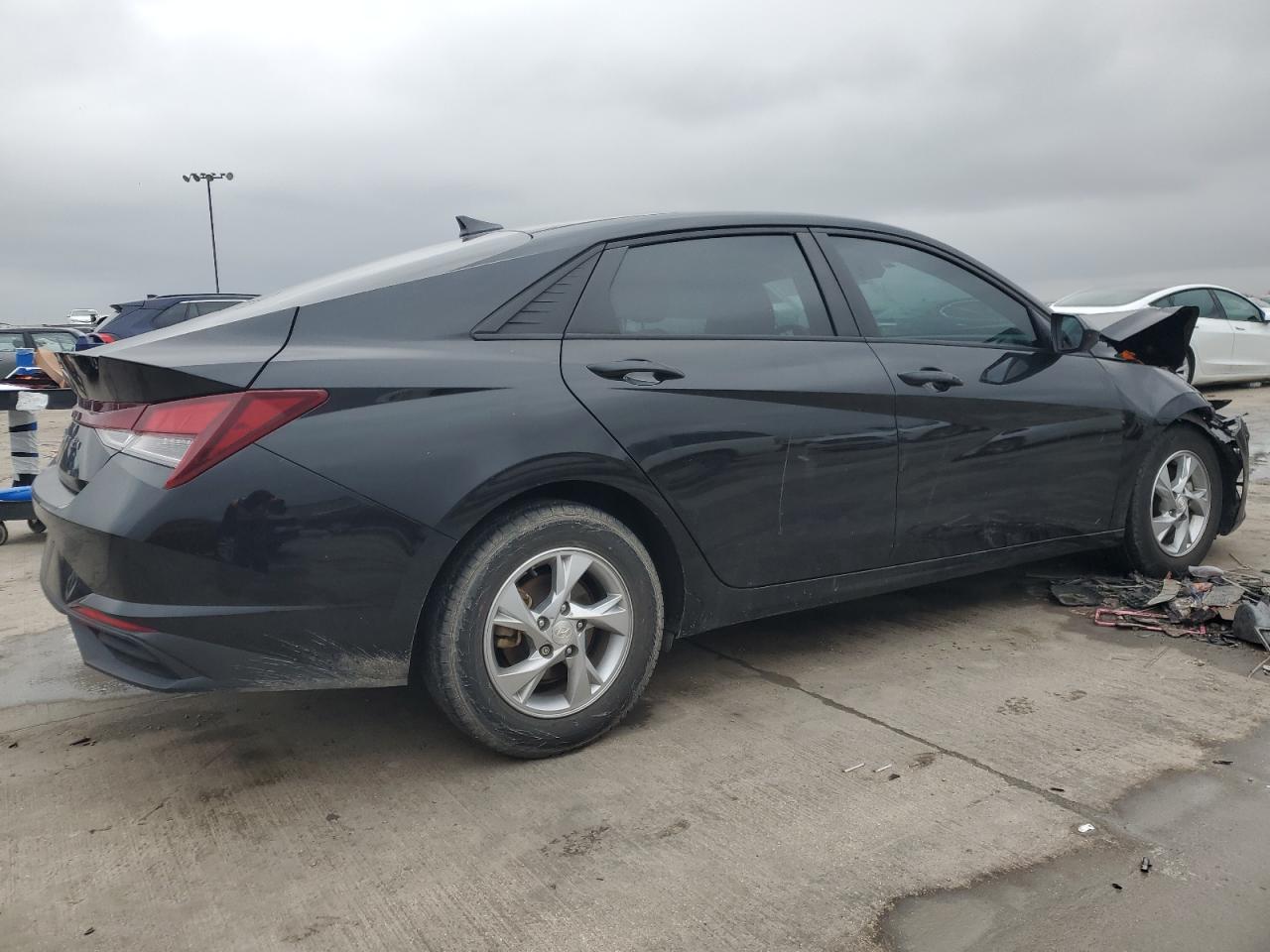 2022 Hyundai Elantra - Image 3