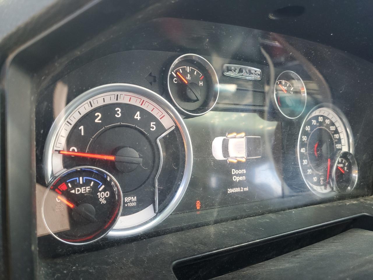 2015 RAM 3500 - Image 9