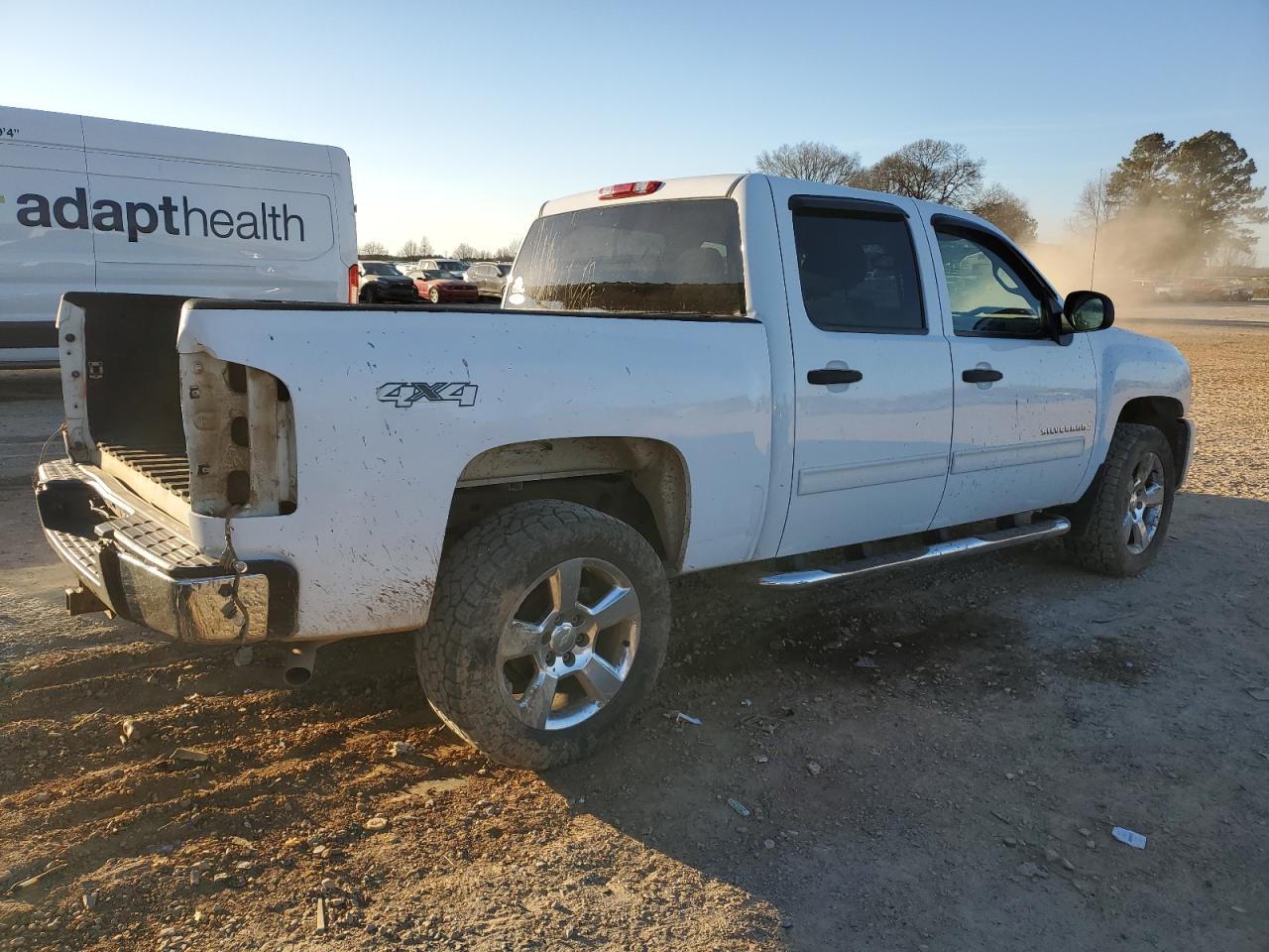 2009 Chevrolet Silverado - Image 3