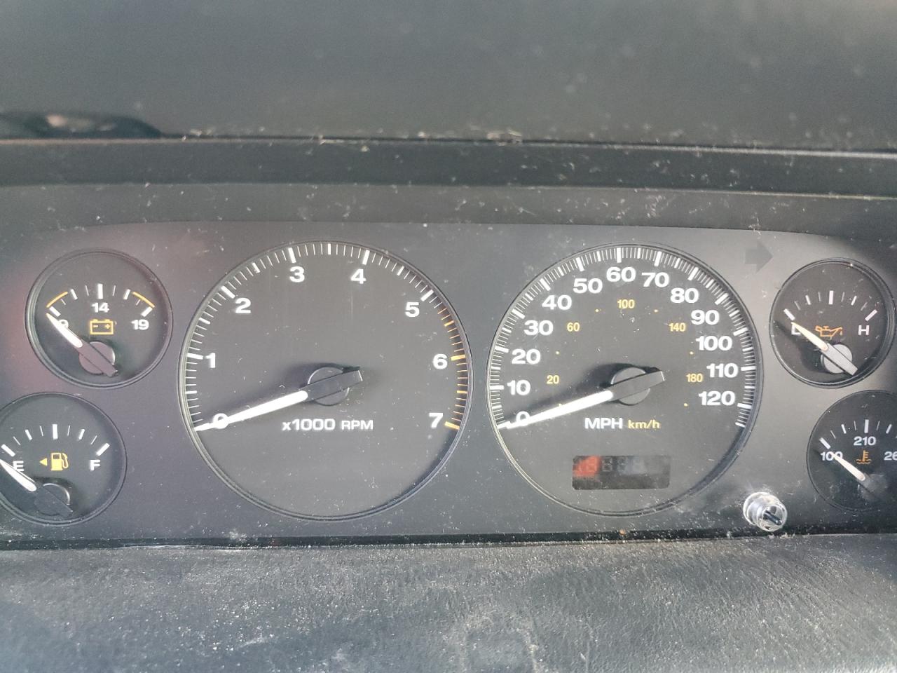 2004 Jeep Grand Cherokee - Image 9