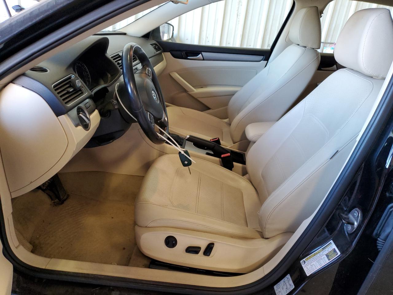 2014 Volkswagen Passat - Image 7