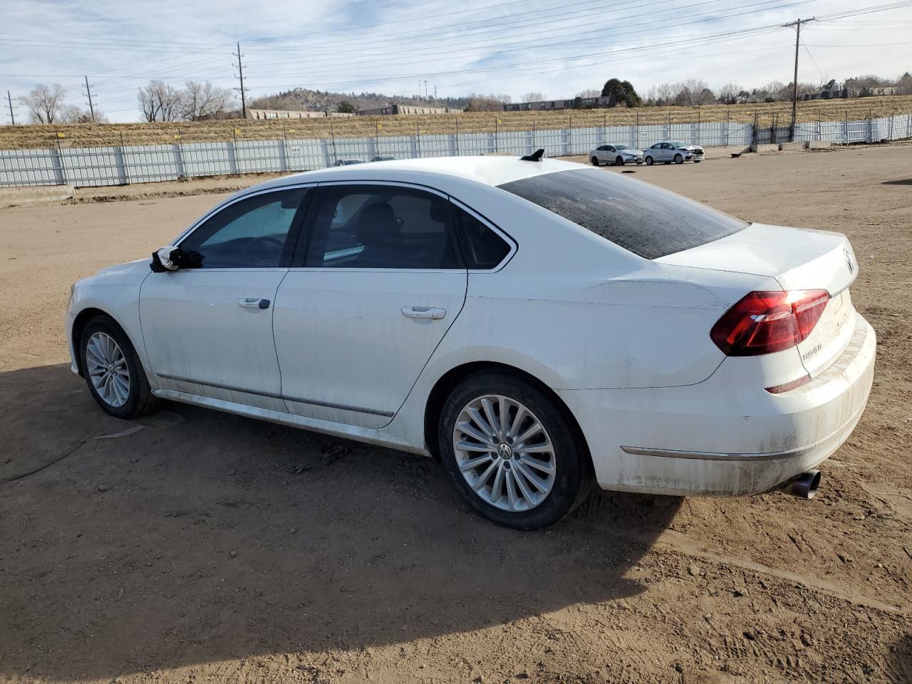 2017 Volkswagen Passat - Image 2