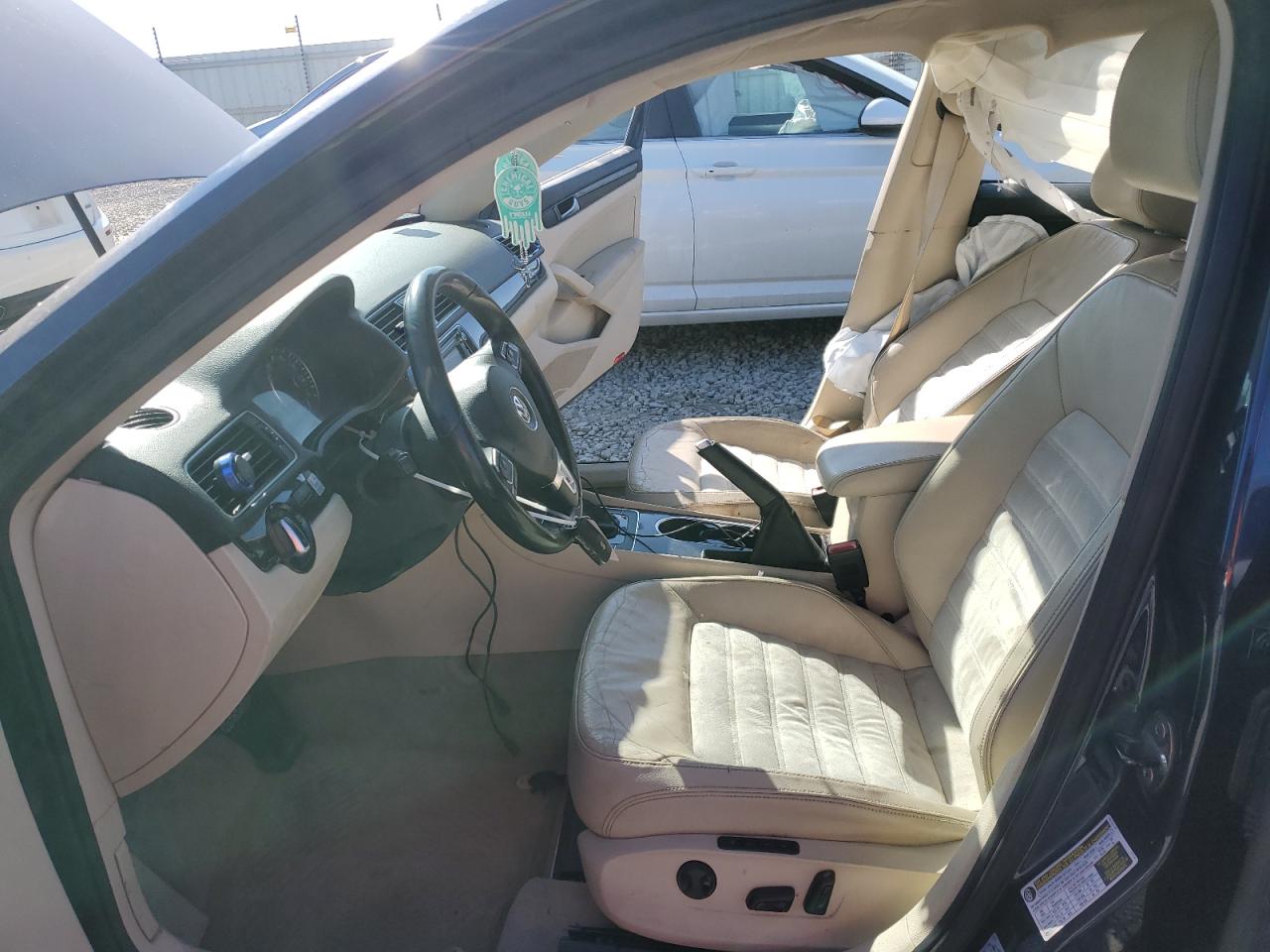2014 Volkswagen Passat - Image 7