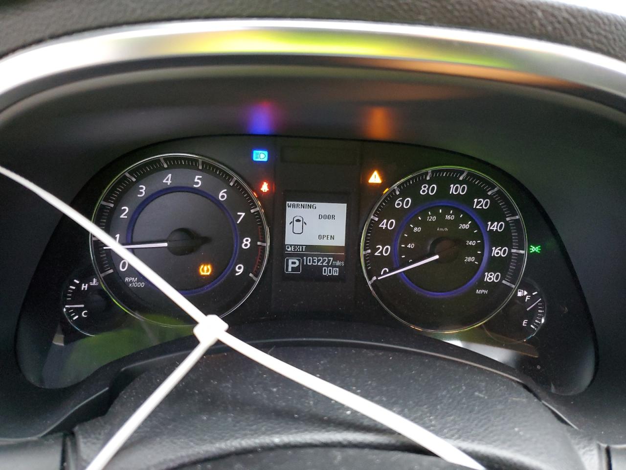 2017 Infiniti QX70 - Image 9