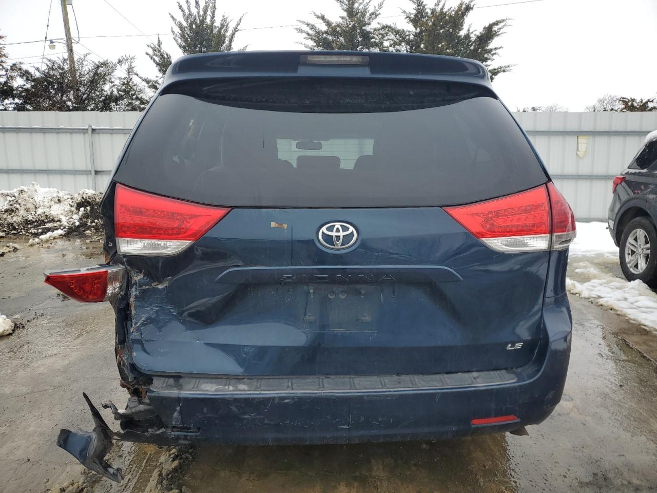 2012 Toyota Sienna - Image 6