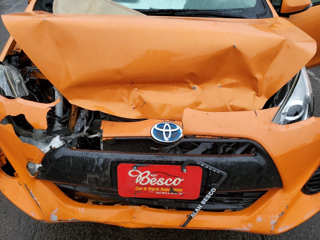 2015 Toyota Prius - Image 12