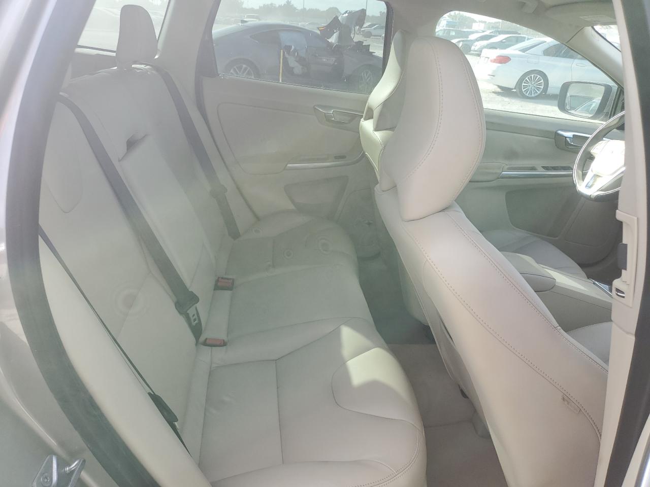 2016 Volvo XC60 - Image 11