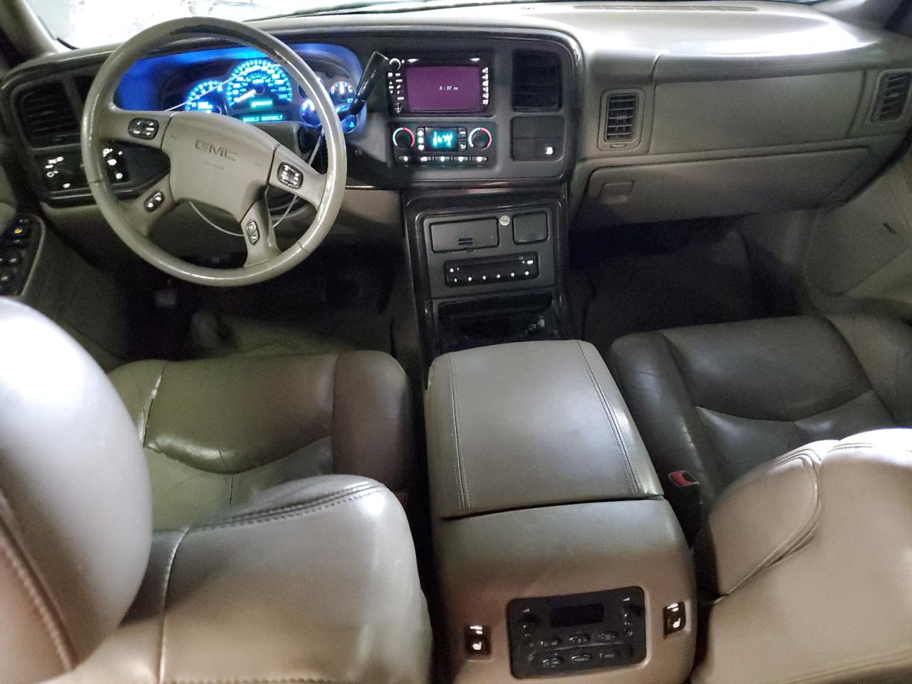 2004 GMC Yukon - Image 8