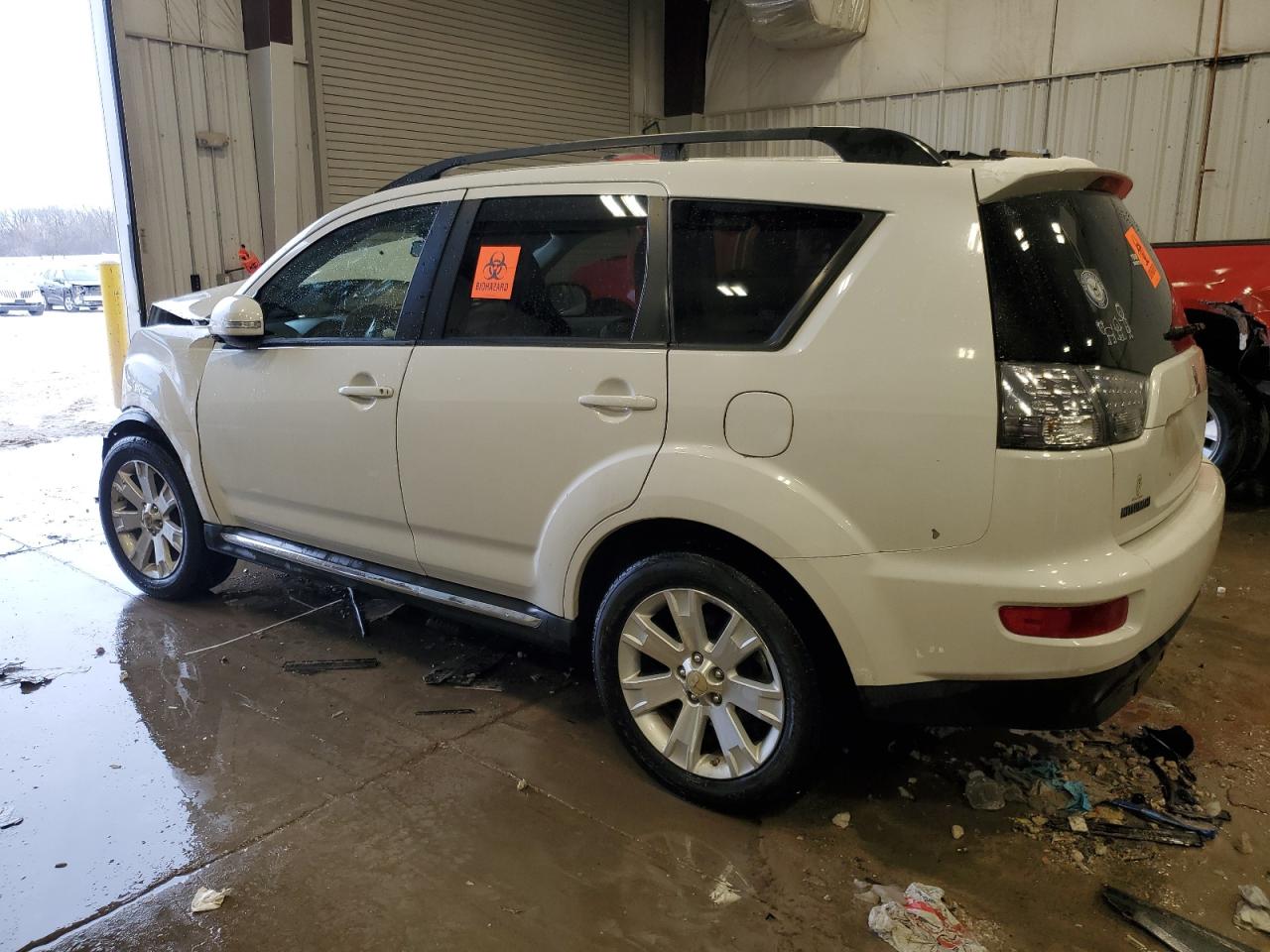 2010 Mitsubishi Outlander - Image 2