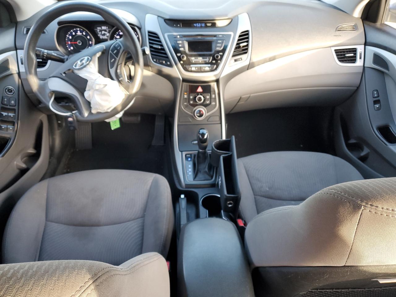 2016 Hyundai Elantra - Image 8