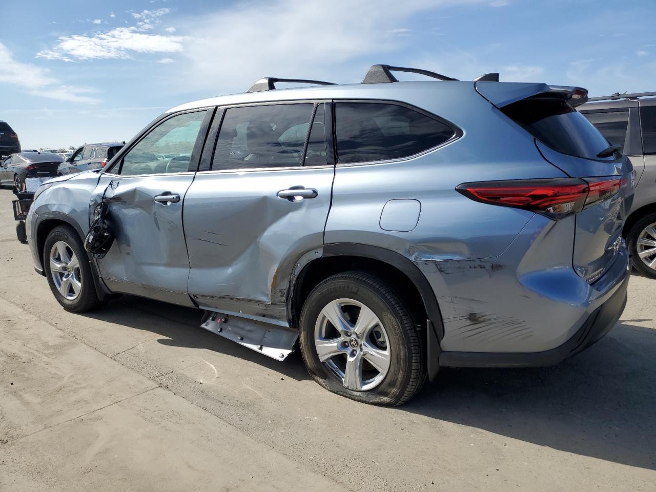 2022 Toyota Highlander - Image 2