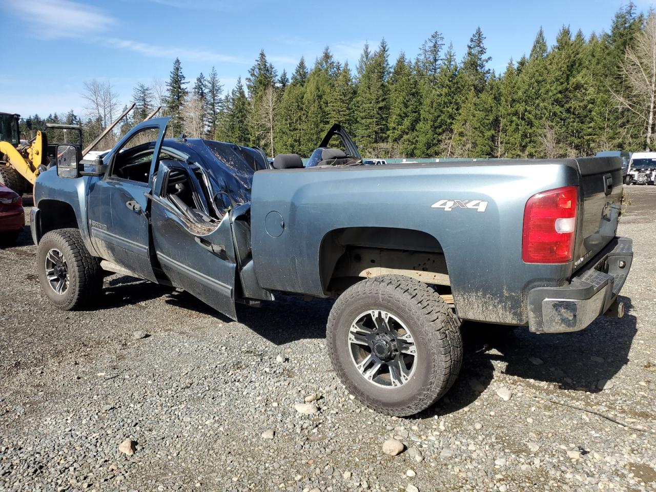2009 Chevrolet Silverado - Image 2