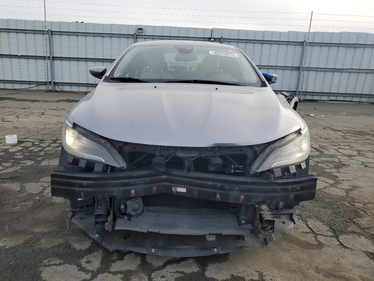 2015 Chrysler 200 - Image 5