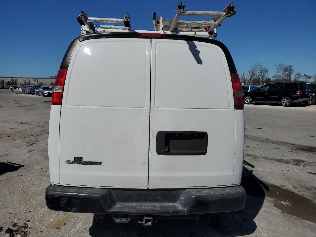 2018 Chevrolet Express G2500 VIN: 1GCWGAFG0J1333035 Lot: 44319615