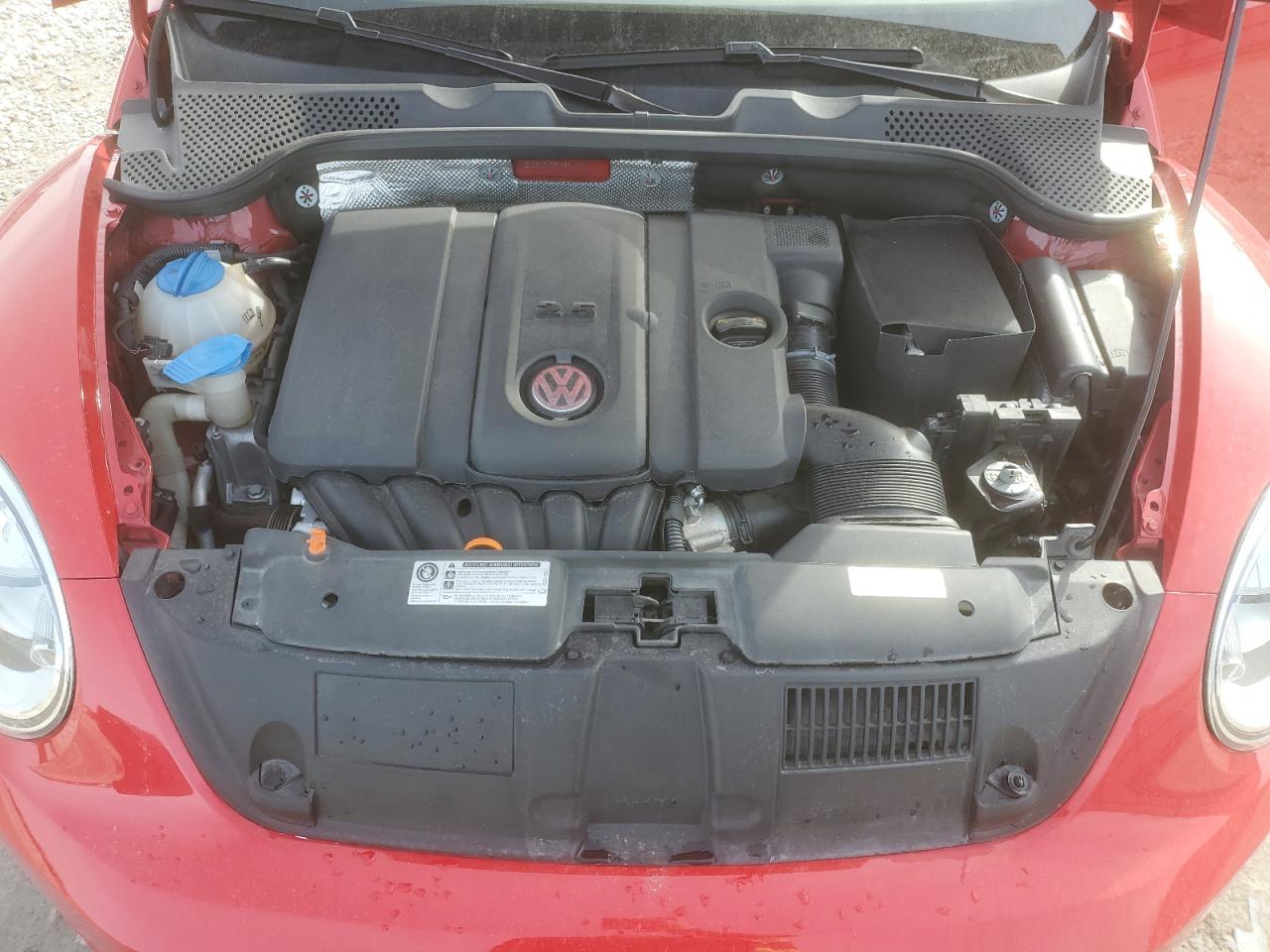 2013 Volkswagen Beetle - Image 11