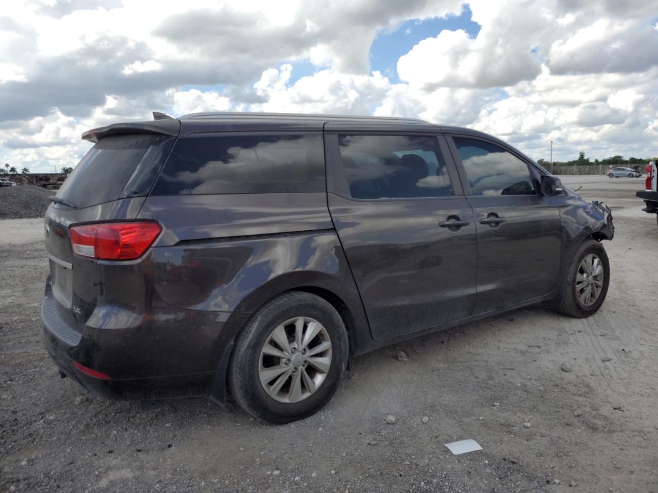 2015 Kia Sedona - Image 3