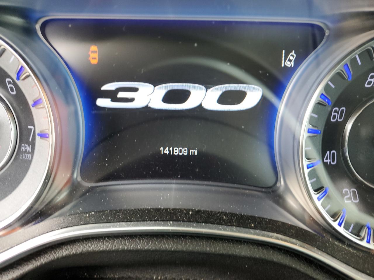 2018 Chrysler 300 - Image 9