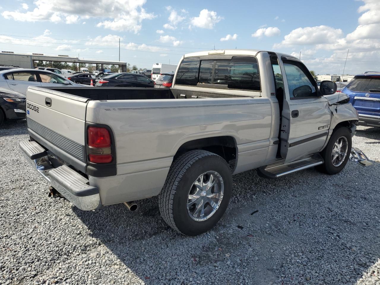 2000 Dodge RAM - Image 3