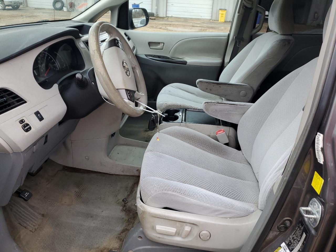 2011 Toyota Sienna - Image 7