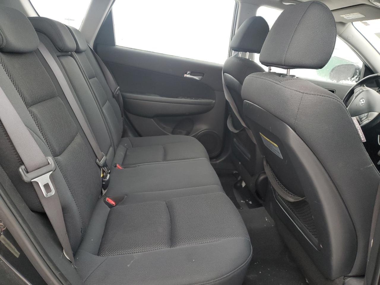 2010 Hyundai Elantra - Image 10