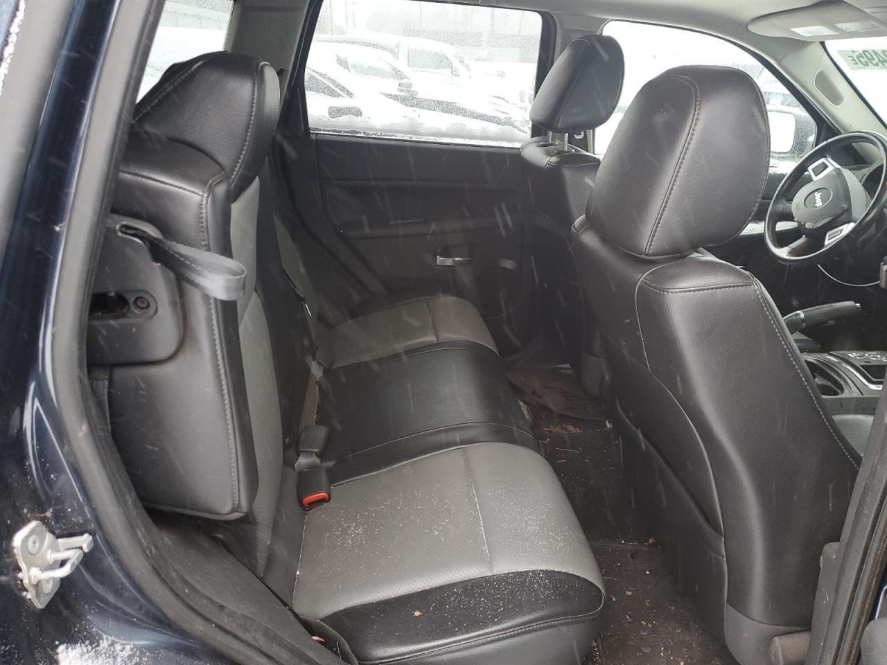 2010 Jeep Grand Cherokee - Image 10