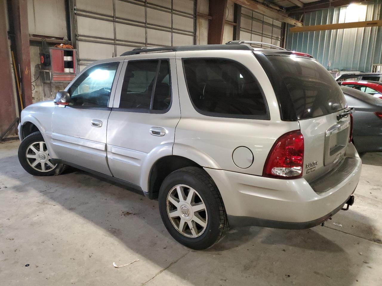 2004 Buick Rainer - Image 2