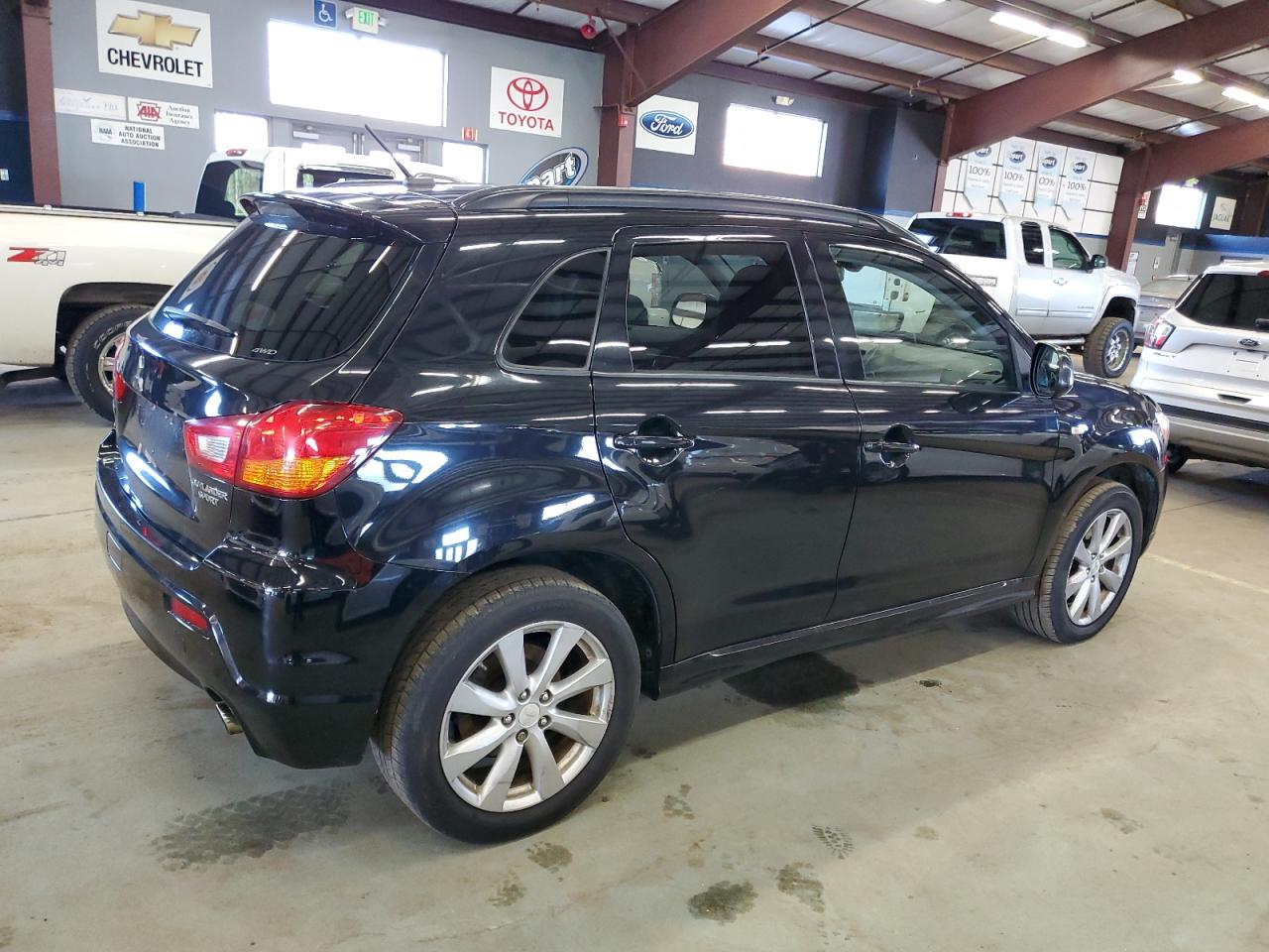 2012 Mitsubishi Outlander - Image 3