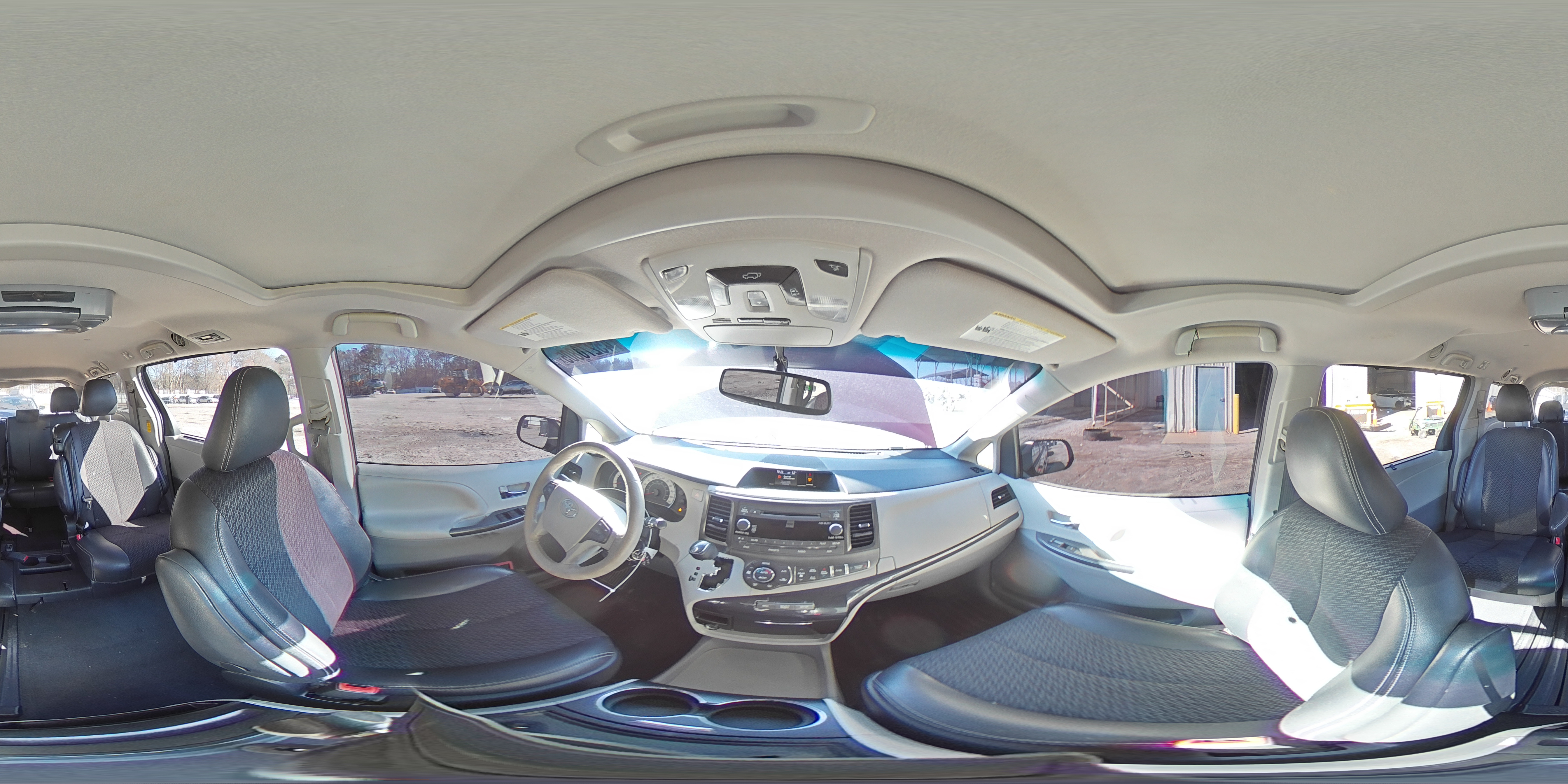 2014 Toyota Sienna - Image 15