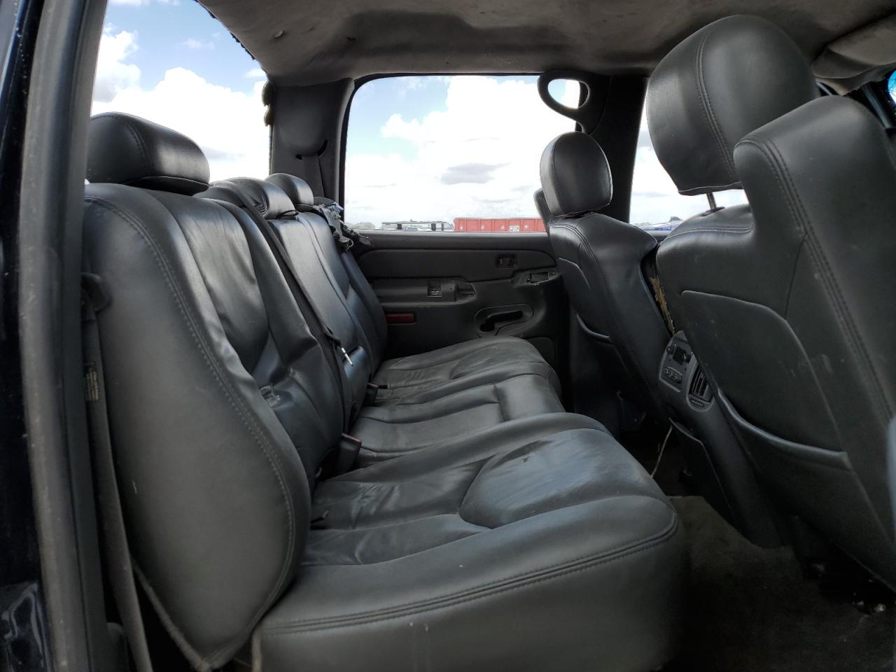 2006 Chevrolet Silverado - Image 11