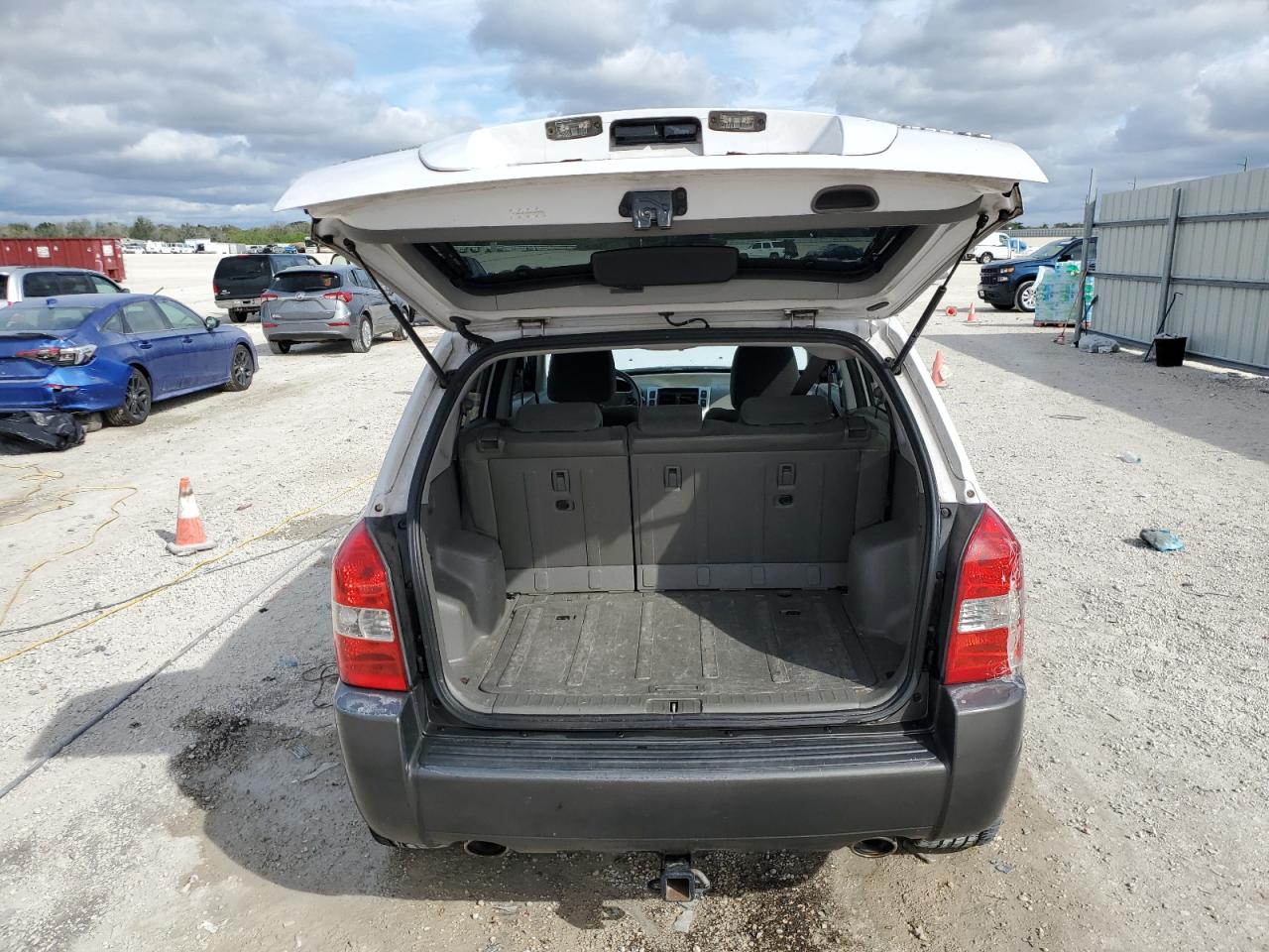 2008 Hyundai Tucson - Image 6