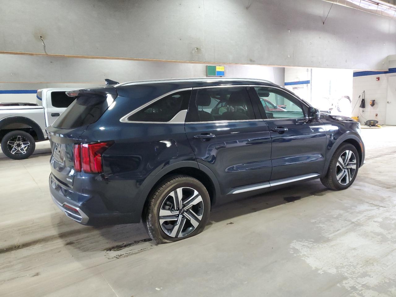 2023 Kia Sorento - Image 3