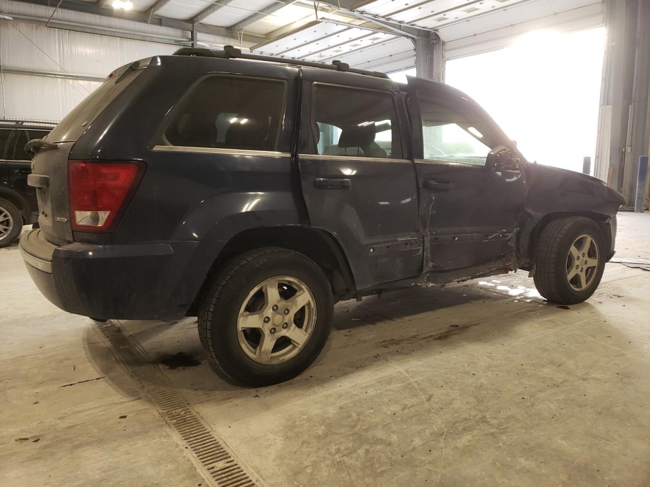 2005 Jeep Grand Cherokee - Image 3