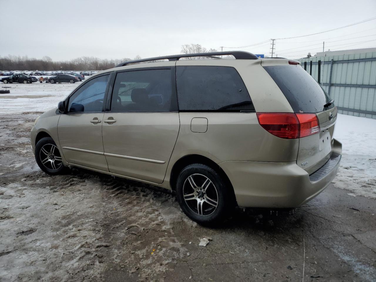 2004 Toyota Sienna - Image 2