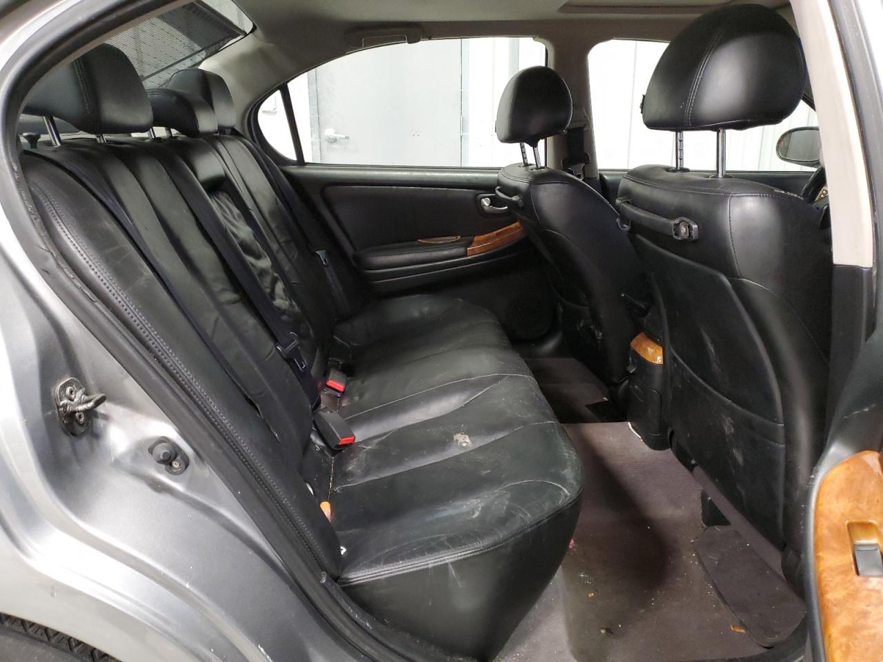 2004 Infiniti I - Image 10