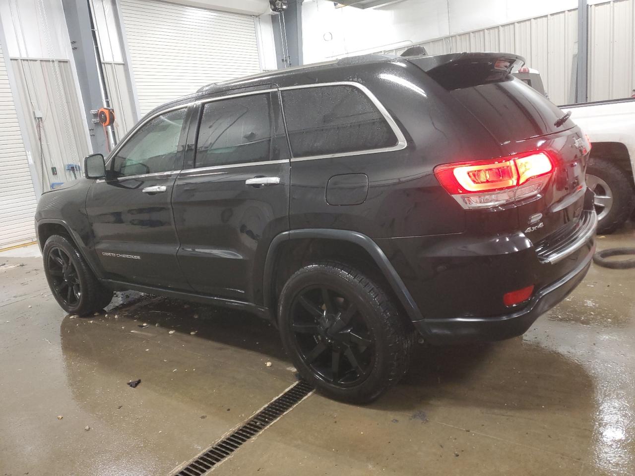 2015 Jeep Grand Cherokee - Image 2