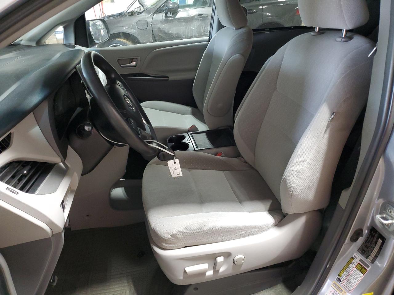 2015 Toyota Sienna - Image 7