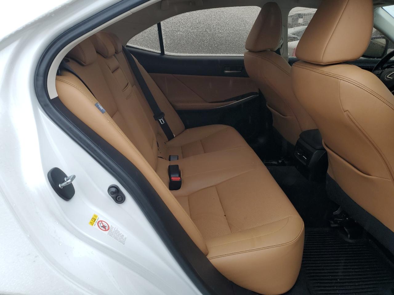 2017 Lexus IS - Image 10