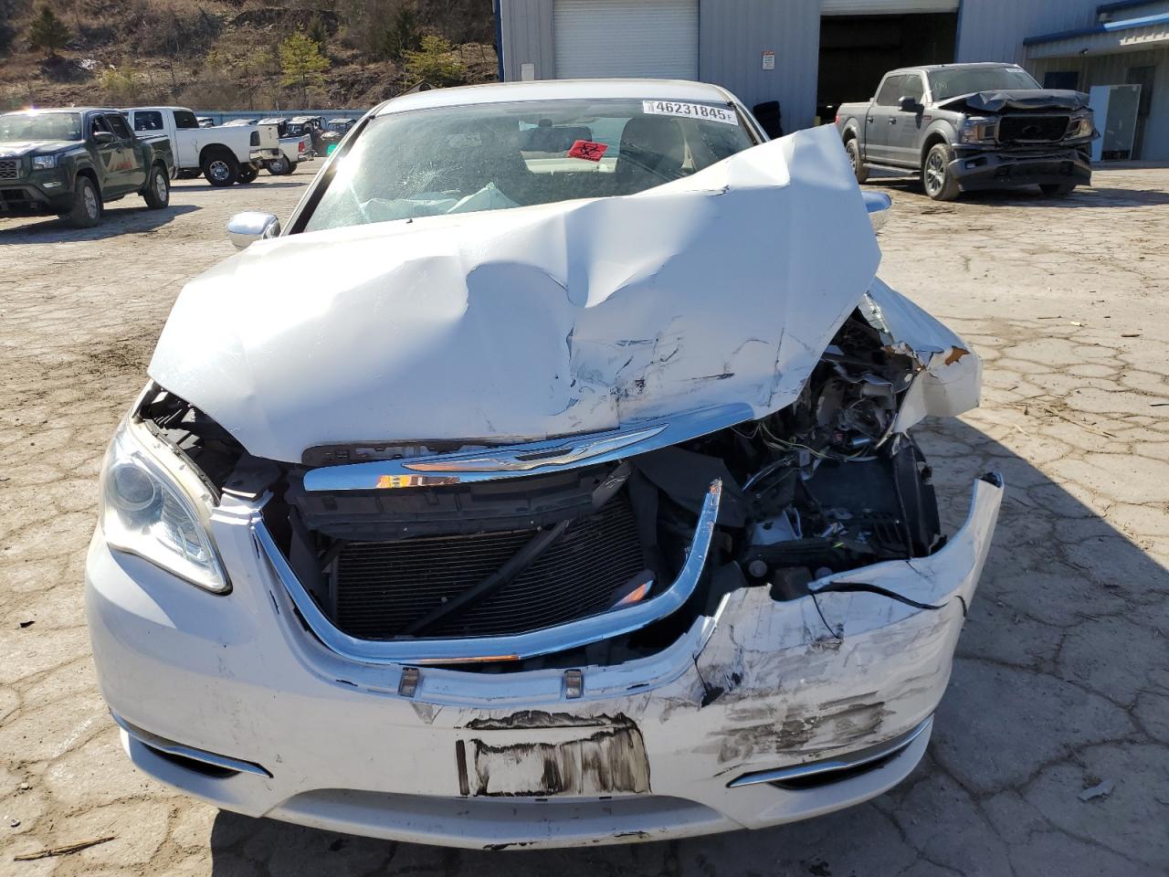 2013 Chrysler 200 - Image 5
