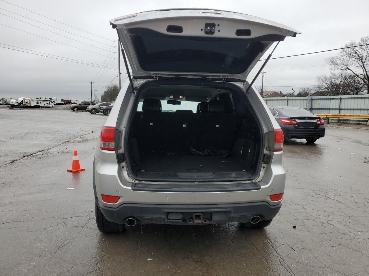 2011 Jeep Grand Cherokee - Image 6