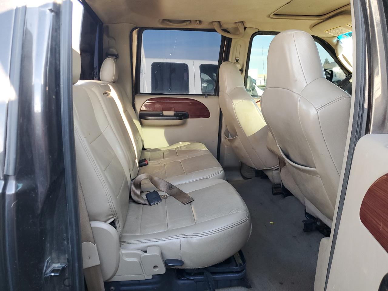 2006 Ford F350 - Image 10