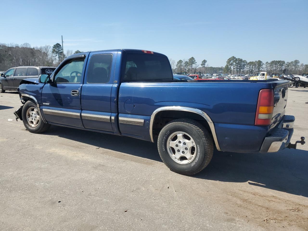 2000 Chevrolet Silverado - Image 2
