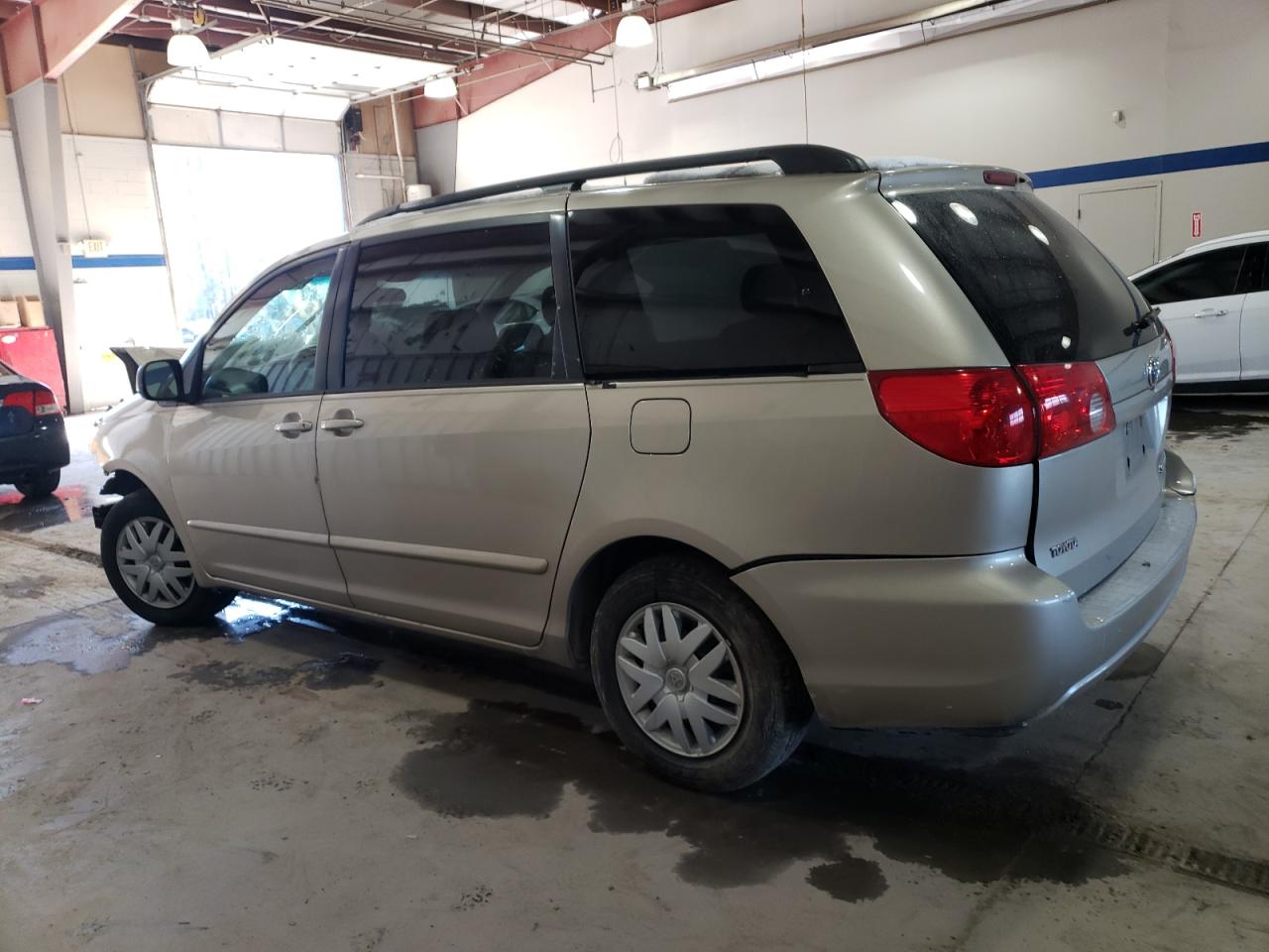 2006 Toyota Sienna - Image 2
